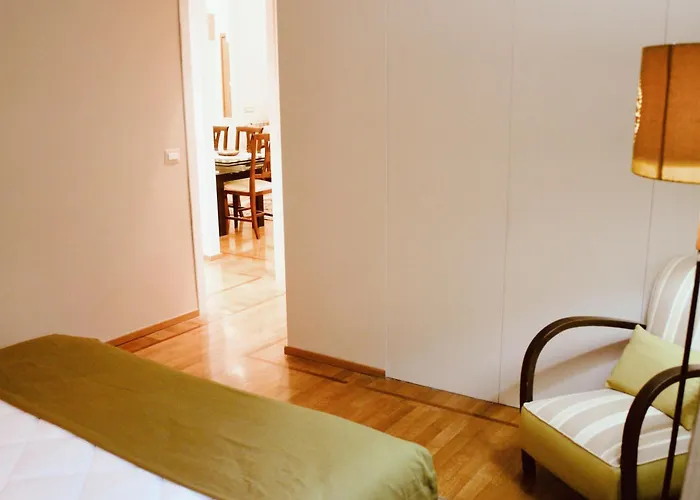 Chic And Elegant In The Heart Of Roma